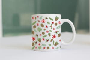 Taza piñas y muérdago
